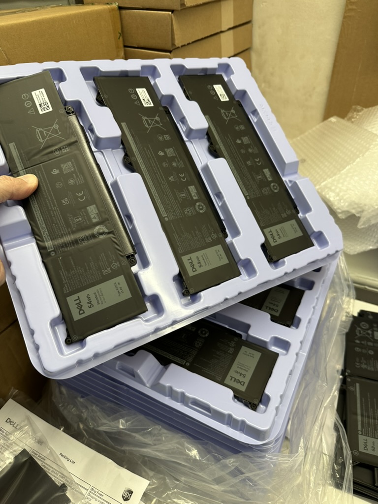 Großlieferung DELL Akkus im Plastik-Inlay