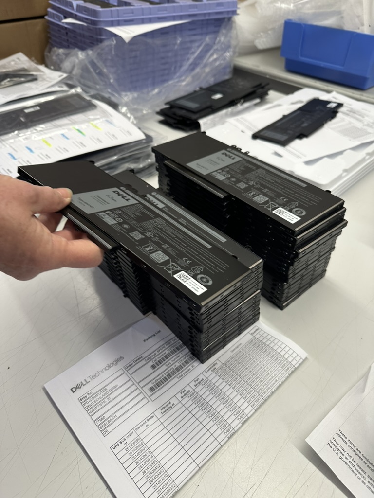 DELL Origina Akkus - stapelweise