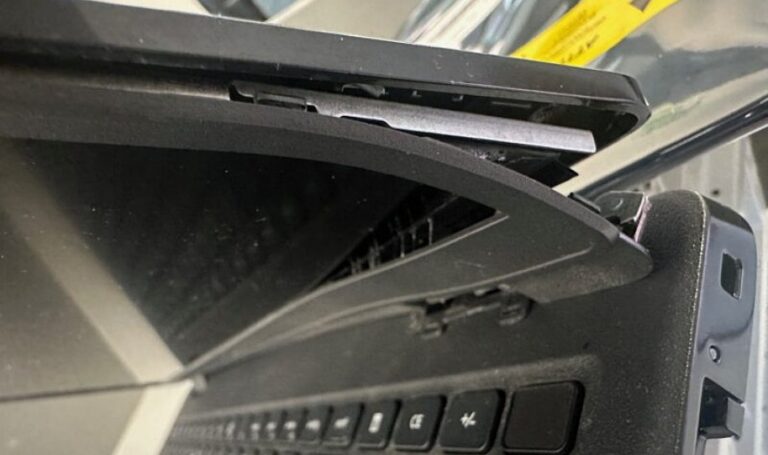 Dell-Latitude-15-defekter-Displaydeckel-800x600