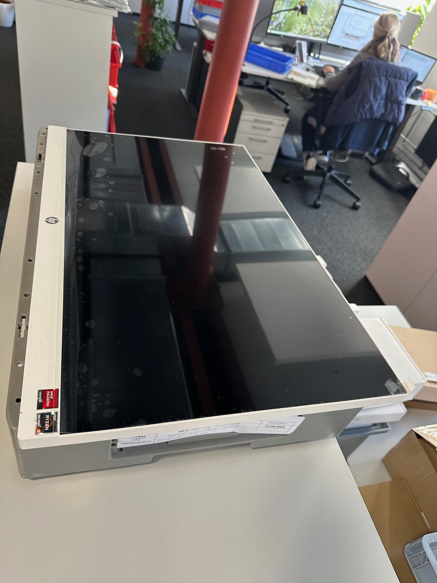 HP ZBook Firefly All‑in‑One – Displaybruch