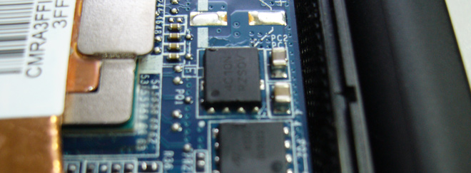 Sony SVF13. - Warum bleibt das Notebook Display dunkel? Das defekte Bauteil ist ermittelt, es ist ein N-Kanal Mosfet auf dem Mainboard des Sony SVF13.