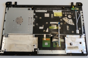 Die Notebook-Tastatur Variante B: Die Notebook-Tastatur ist von hinten in das Top Case geschraubt. Die Notebook-Tastatur Variante B: ie Notebook-Tastatur ist von hinten in das Top Case geschraubt.