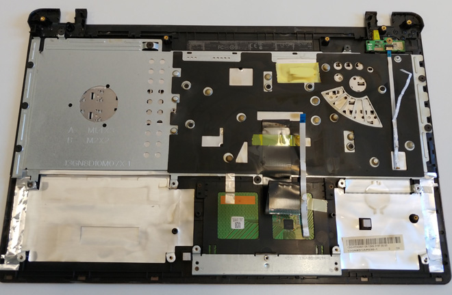 Notebook Tastatur Variante B: Die Notebook-Tastatur ist von hinten in das Top Case geschraubt. Die Notebook-Tastatur Variante B: ie Notebook-Tastatur ist von hinten in das Top Case geschraubt.