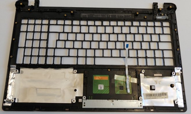 Notebook Tastatur Variante B: Die Notebook-Tastatur ist von hinten in das Top Case geschraubt. Top-Case ohne Tastatur.