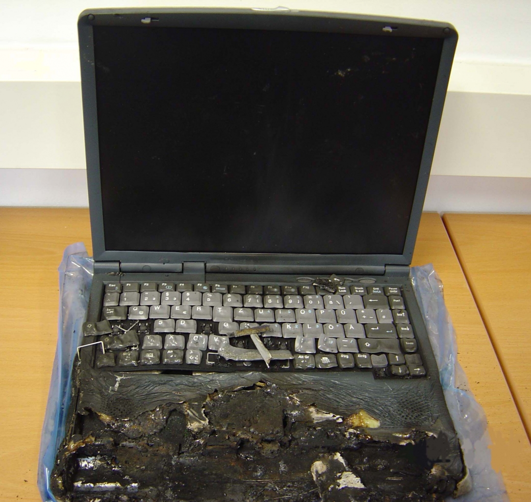 Notebook Brand nach Explosion des Noebook-Akkus • Notebook-Doktor