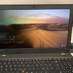 Notebook Displayfehler: Im Akkubetrieb ist die linke Displayseite dunkler und flackert.