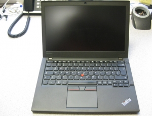 Das Lenovo ThinkPad X260 ist eines von zahlreichen Lenovo Notebooks die zusätzlich zum gesteckten Akku noch einen zweiten, fest verbauten internen Akku besitzen.