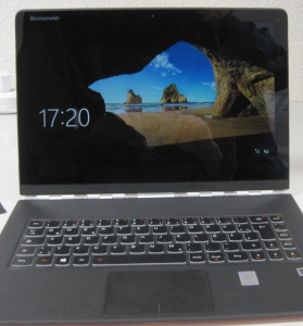 Tausch geglückt: Das Display des Lenovo Yoga 3 pro ist wieder voll in Funktion.