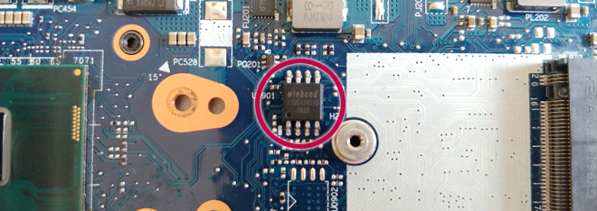 Notebook BIOS Update. Der BIOS Chip auf dem Mainboard des ASUS