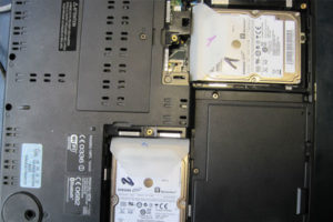 Die beiden 120 GB-Festplatten des Qosmio.