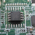 Der gebrauchte BIOS Chip auf dem fabrikneuen Mainboard. Eine gelungene Kombination.