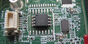 Der gebrauchte BIOS Chip auf dem fabrikneuen Mainboard. Eine gelungene Kombination.