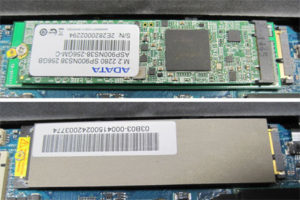 Unten: Original SSD. Oben: Die neue SSD mit der darunter liegenden Adapterplatine.