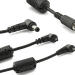 Wie der Strom zum Notebook gelangt ist leider unterschiedlich. Die vier verschiedenen Steckerbauformen der 45 Watt Notebook-Netzteile von Medion.