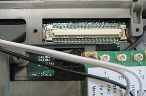 Steckerleiste zum Anschluss des Display-Kabels auf dem Mainboard.