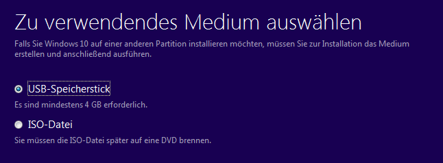 MediaCreation Tool: Als zu verwendendes Medium USB-Stick auswählen.